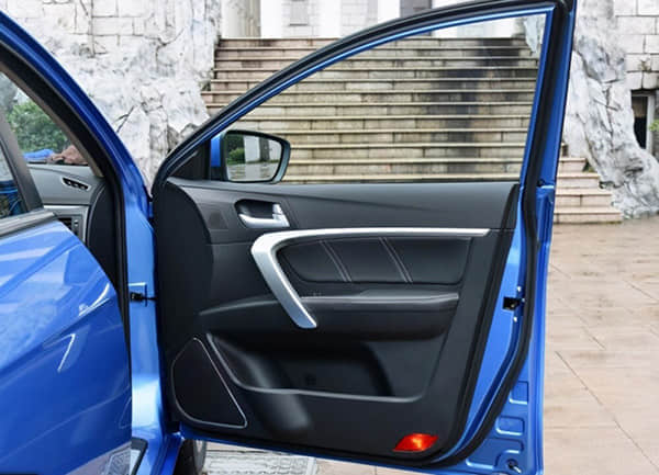 宾利EXP15发布，外观像国产造车新势力，3门3座半私密座椅