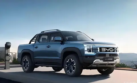 比亚迪卖疯了！海外订单挤爆生产线，车厂到底在憋啥大招。